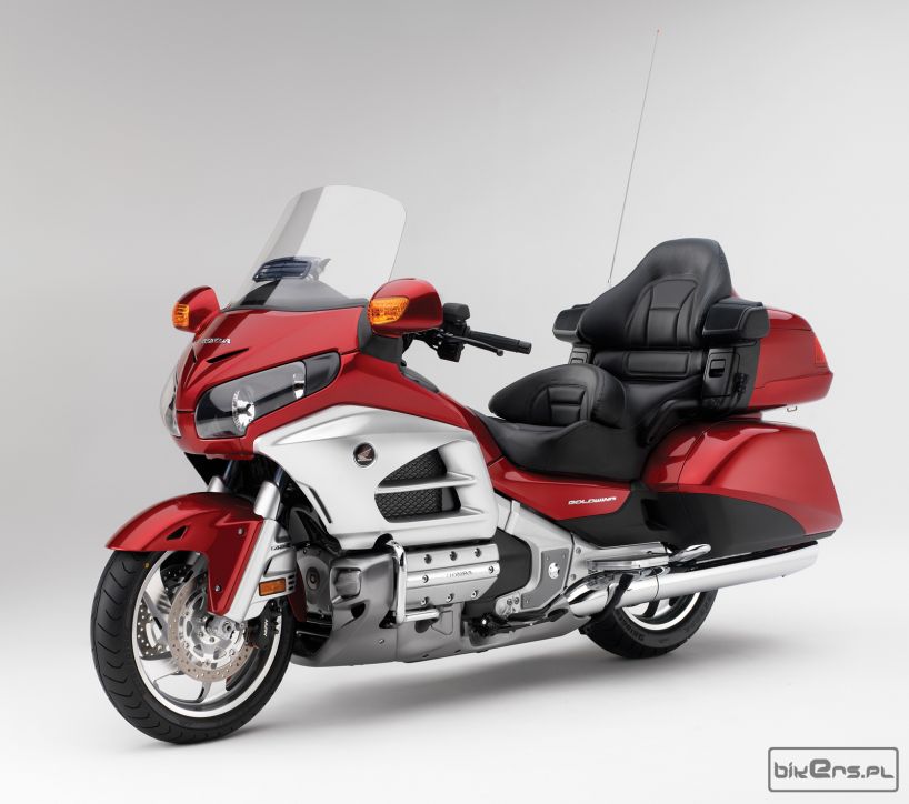 http://www.bikers.pl/images/uploaded/image//Wiadomo%C5%9Bci%20%C5%9Awiat/Honda-GoldWing-2012-Det01.jpg